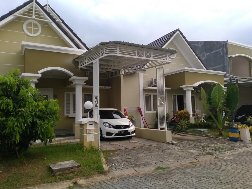 Jasmine Park Guest House Семаранг Экстерьер фото
