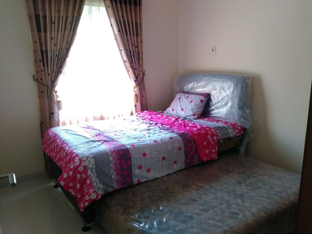 Jasmine Park Guest House Семаранг Экстерьер фото