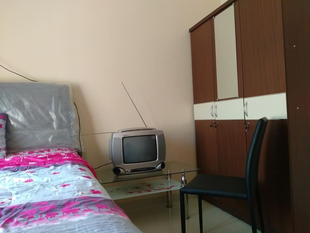 Jasmine Park Guest House Семаранг Экстерьер фото