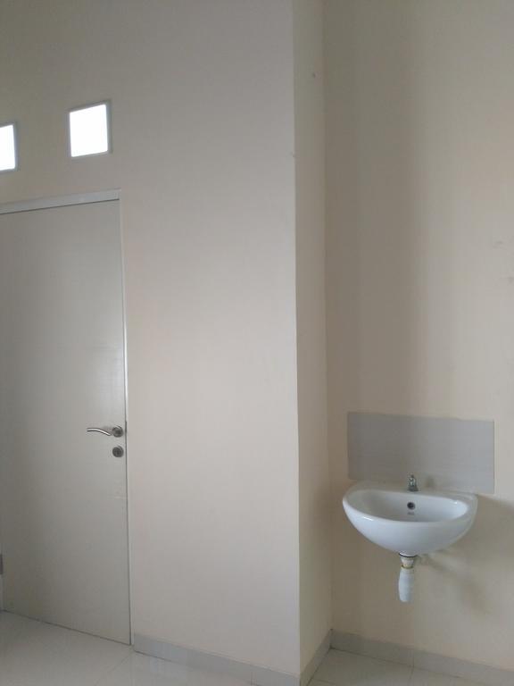 Jasmine Park Guest House Семаранг Экстерьер фото