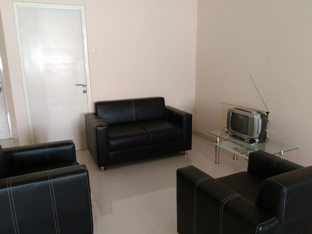 Jasmine Park Guest House Семаранг Экстерьер фото